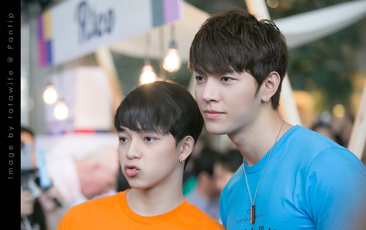 KarlTatawife's tweet photo. เอาจริงๆ เลยนะ (อีกรอบ) .. คือจำชื่องานไม่ได้ และขี้เกียจไปค้น 555 เอาเป็นว่า เอารูปไปเลยละกัน ไม่ต้องพูดมาก #2Moonstheseries #ก็อตบาส https://t.co/WJ783eE5Ru
