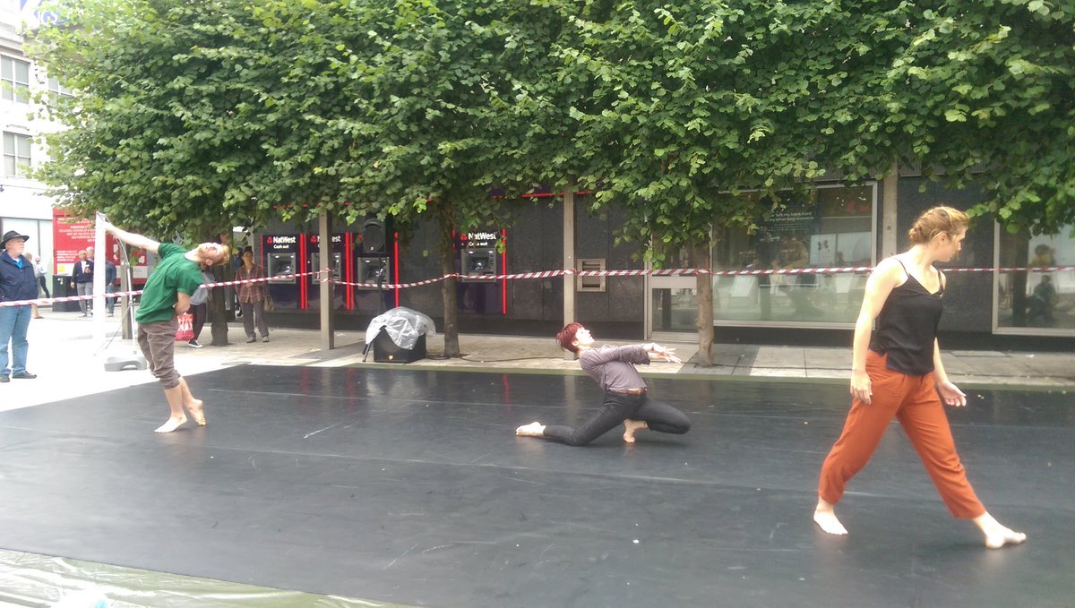 DanceWest1's tweet photo. @hoguike 's 'The Middle Way' for #DanceintheSquare @HammersmithBID https://t.co/tzBXb2ysgo