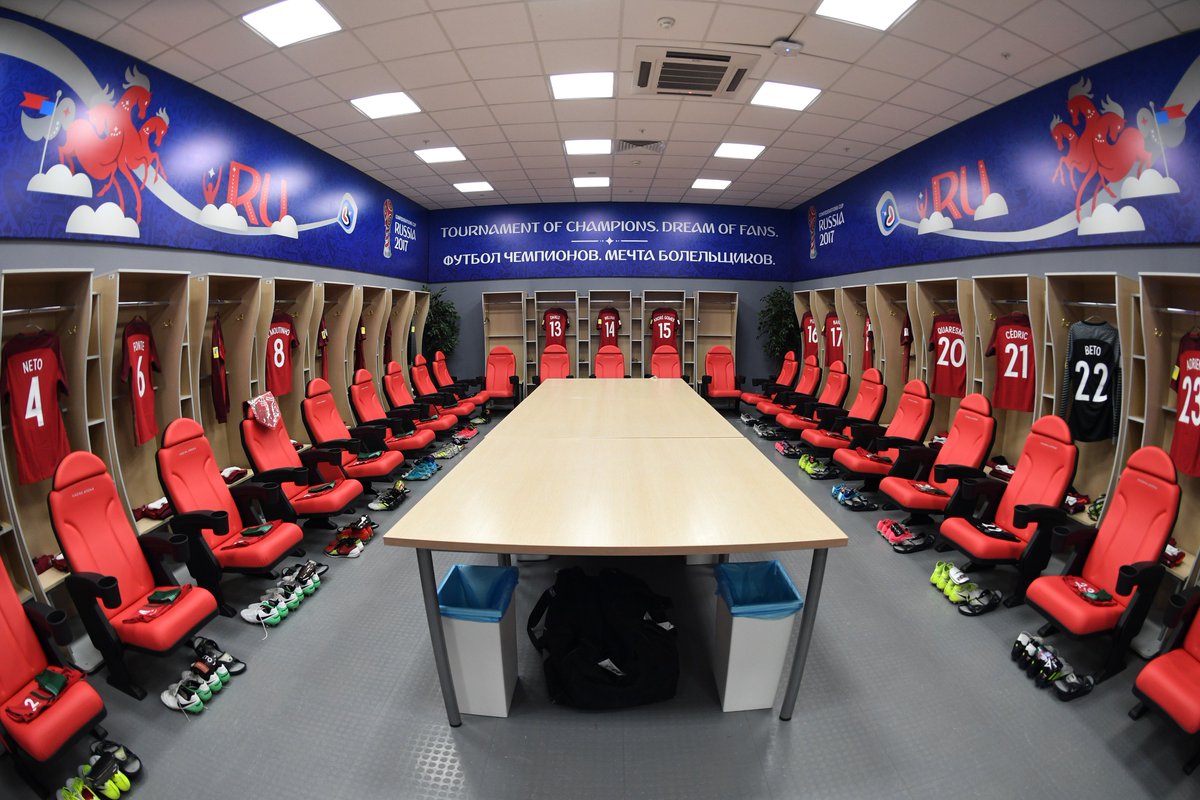 FIFAcom's tweet photo. 📸🇵🇹🇨🇱
Inside the dressing rooms ahead of #PORCHI
#ConfedCup https://t.co/gPtGIlddbI