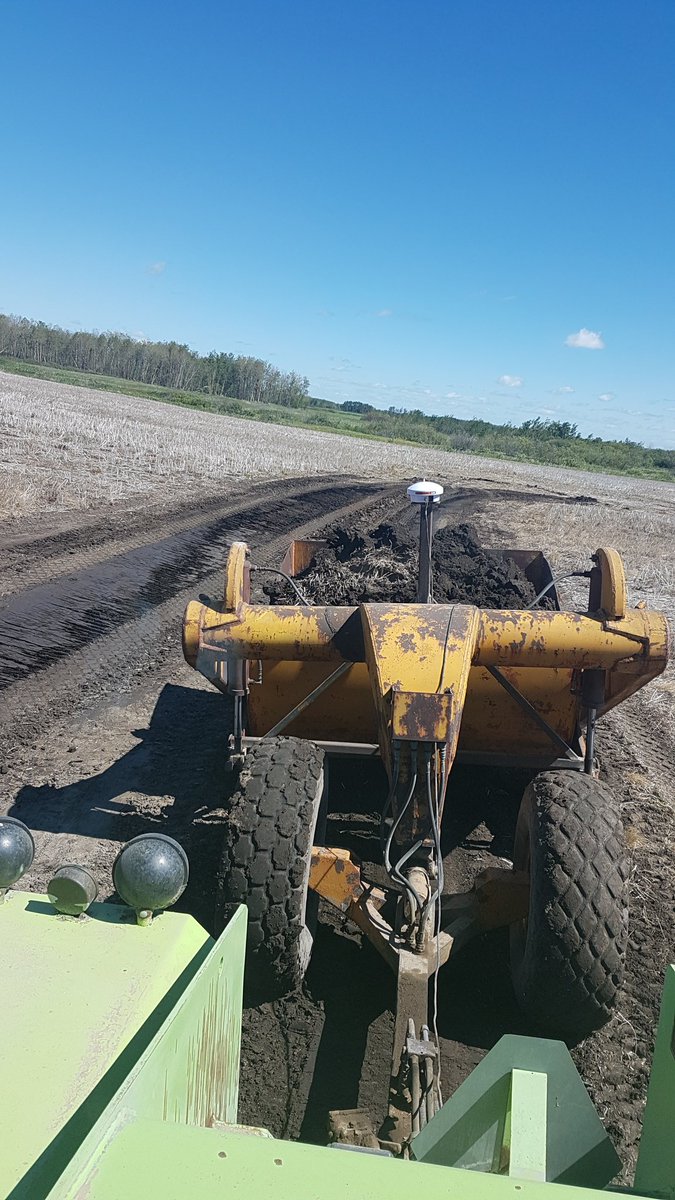 HarveyGuenther's tweet photo. Great day for working on drainage follow. Full loads &amp; ejecting where i want. Thanks to @Outback_GPS &amp; @ditchassist for keeping me on grade https://t.co/BB9gRjetbE