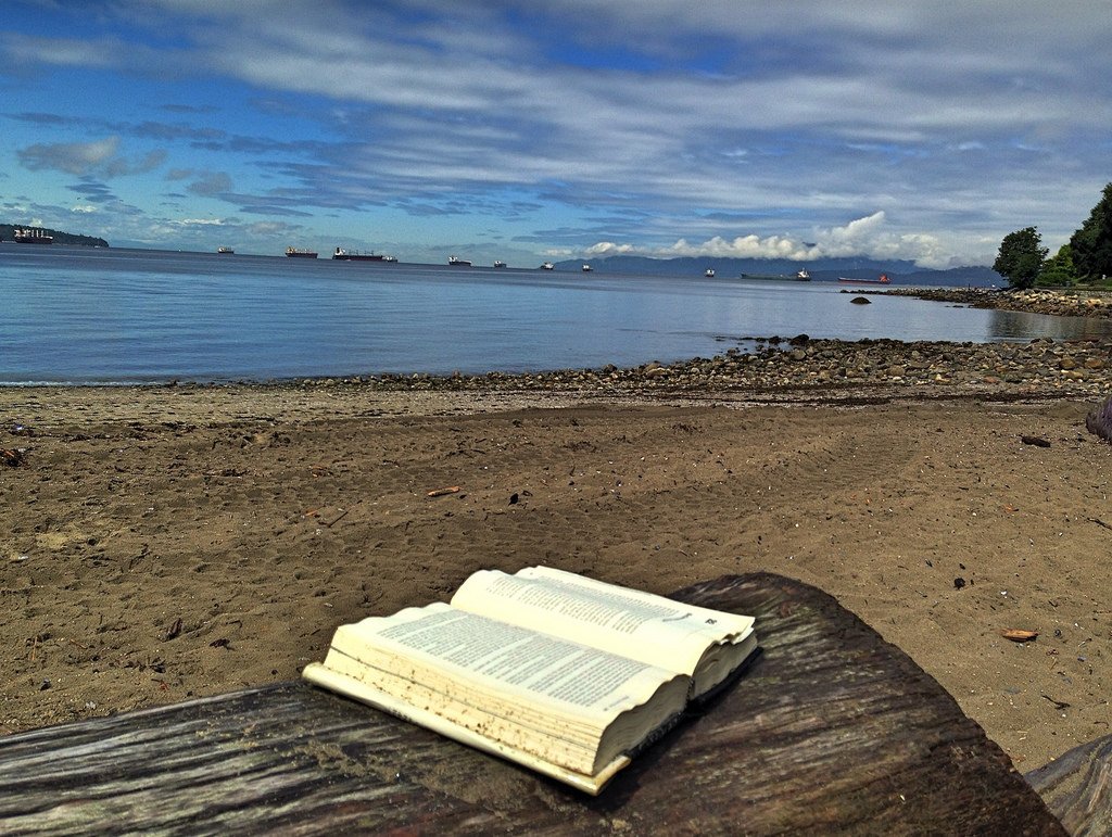 penguinrandom's tweet photo. Best Beach Reads: 11 Perfect Nonfiction Books That Read Like Fiction: https://t.co/DPzdwHOM55 @OffTheShelf https://t.co/AxMyGweg8N