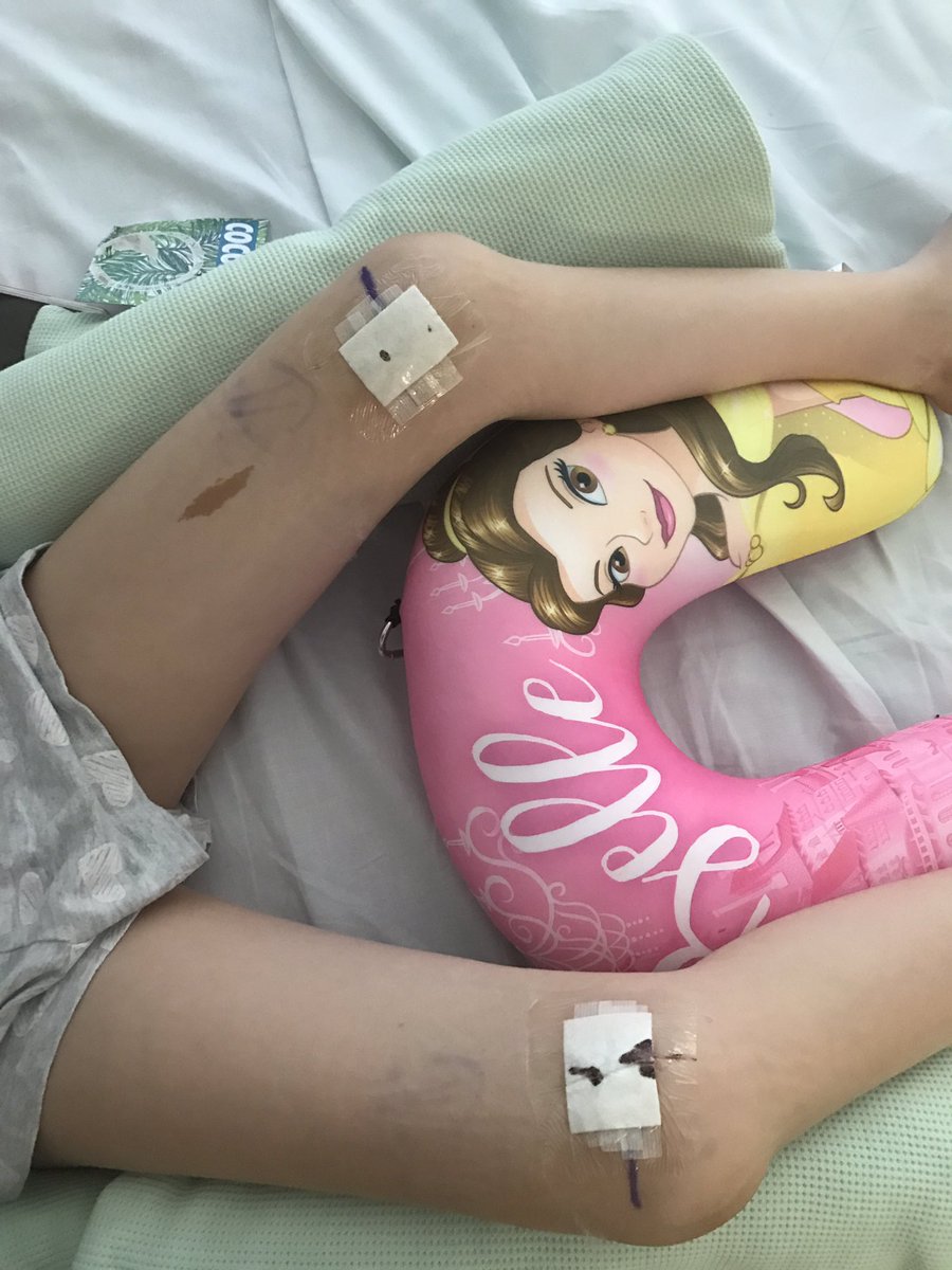 katiexred's tweet photo. 3 days laid in a hosp bed,plates in and she's up ❤️xx https://t.co/ht6GzOAxic