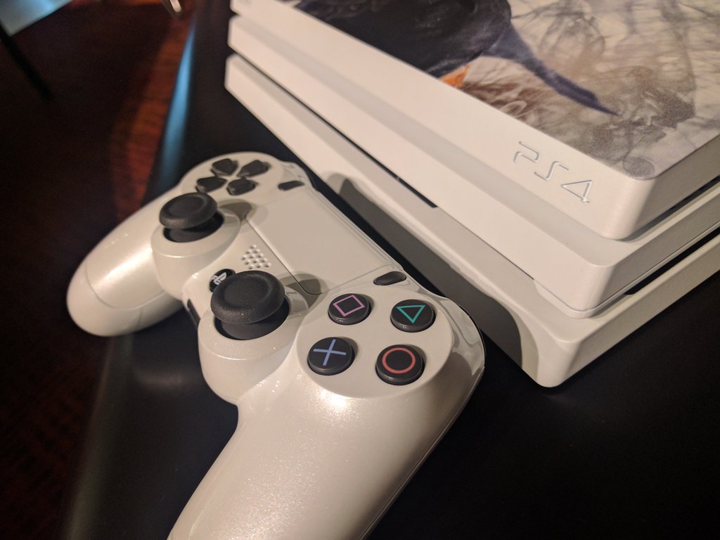 LIRIK's tweet image. gleam.io/iTtho/liriks-l…

Giving away @lawbreakers ps4 pro. Worldwide. Winner is chosen tomorrow at NOON EST.