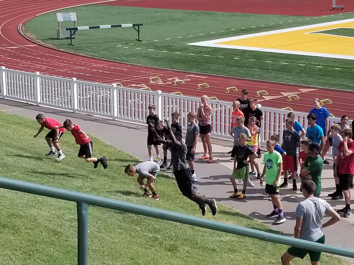 NHSTracknField's tweet photo. These 5-10th grade WILDCATS are working hard to get faster today. What are YOU doing to get better? #NeoshoSpeed https://t.co/YZip3GdA2z