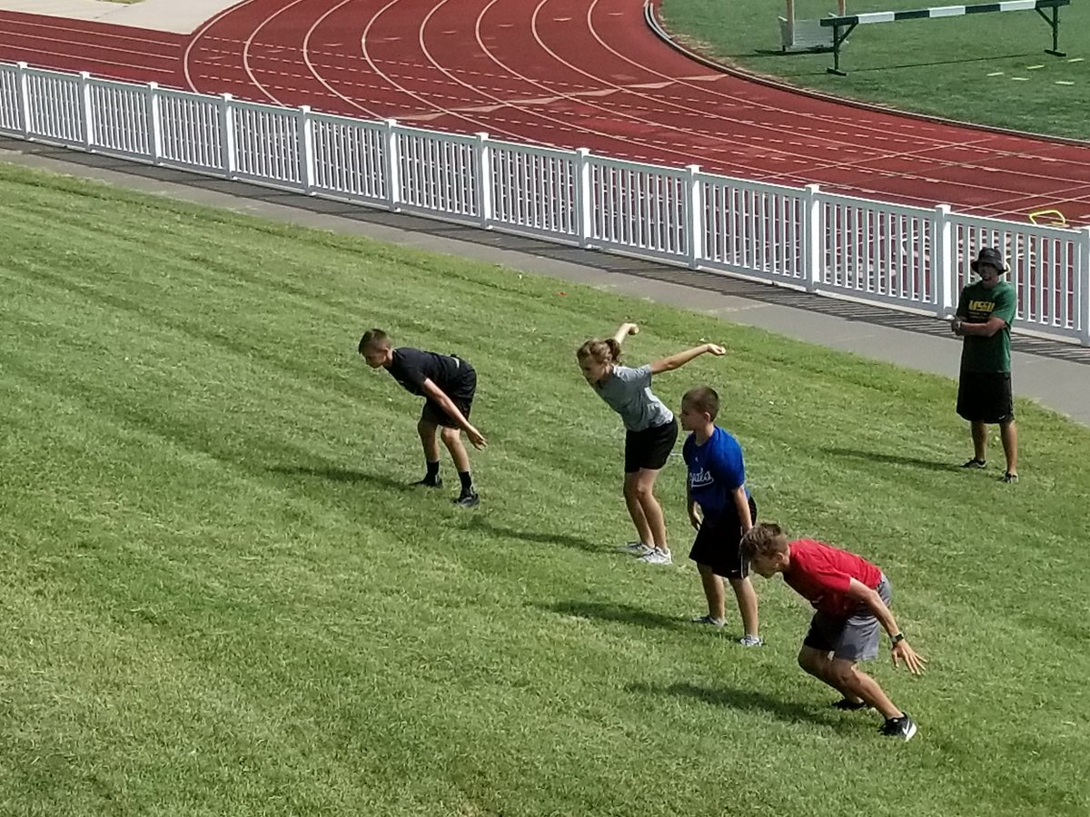 NHSTracknField's tweet photo. These 5-10th grade WILDCATS are working hard to get faster today. What are YOU doing to get better? #NeoshoSpeed https://t.co/YZip3GdA2z