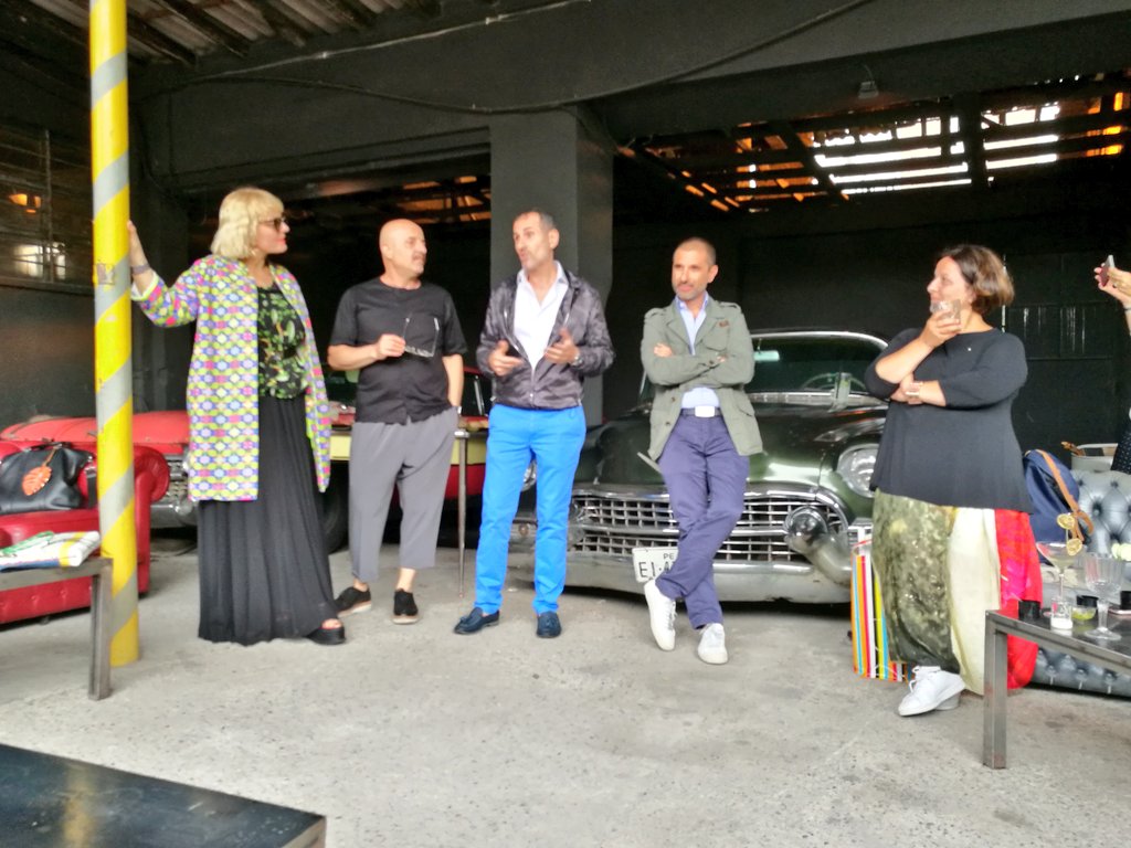 ELST78's tweet image. Aperitivo con @imurrofficial e @urban_finder nella fantastica cornice delle Officine Riunite Milanesi #uflovers