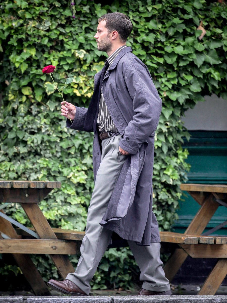 bestpicsofjamie's tweet photo. #JamieDornan 🌹 https://t.co/Ot00jx3OCX
