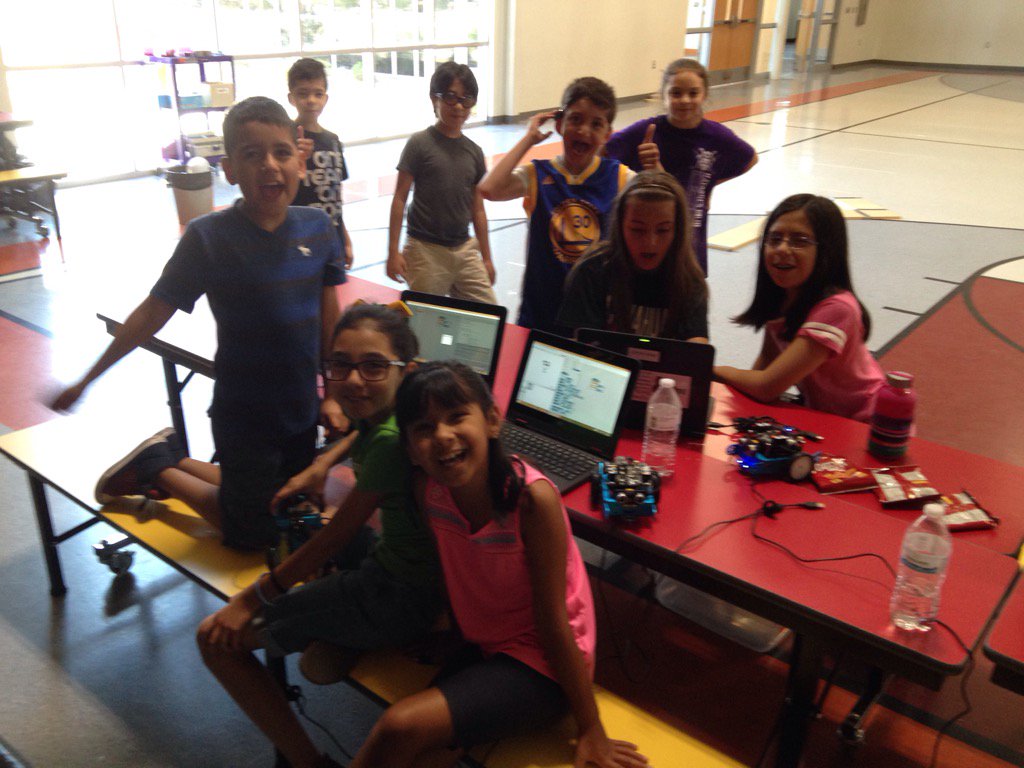 reyeslibrary's tweet photo. Day 3 @ Reyes Robo-Camp 2017! https://t.co/g7cYZEq9p2