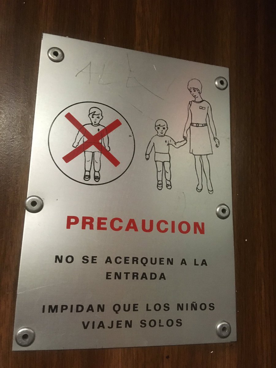Desde niño veo este cartel en los ascensores... la carteleria ascensoril se anclo en 1980??
