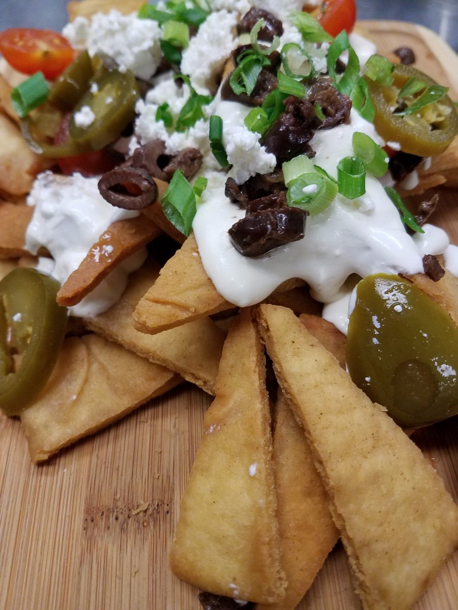 Join us for our Hamptons Hours from 5-7 PM every day and enjoy one of our appetizers, like our Vibe’s Nachos, for just $5. #Hamptons818