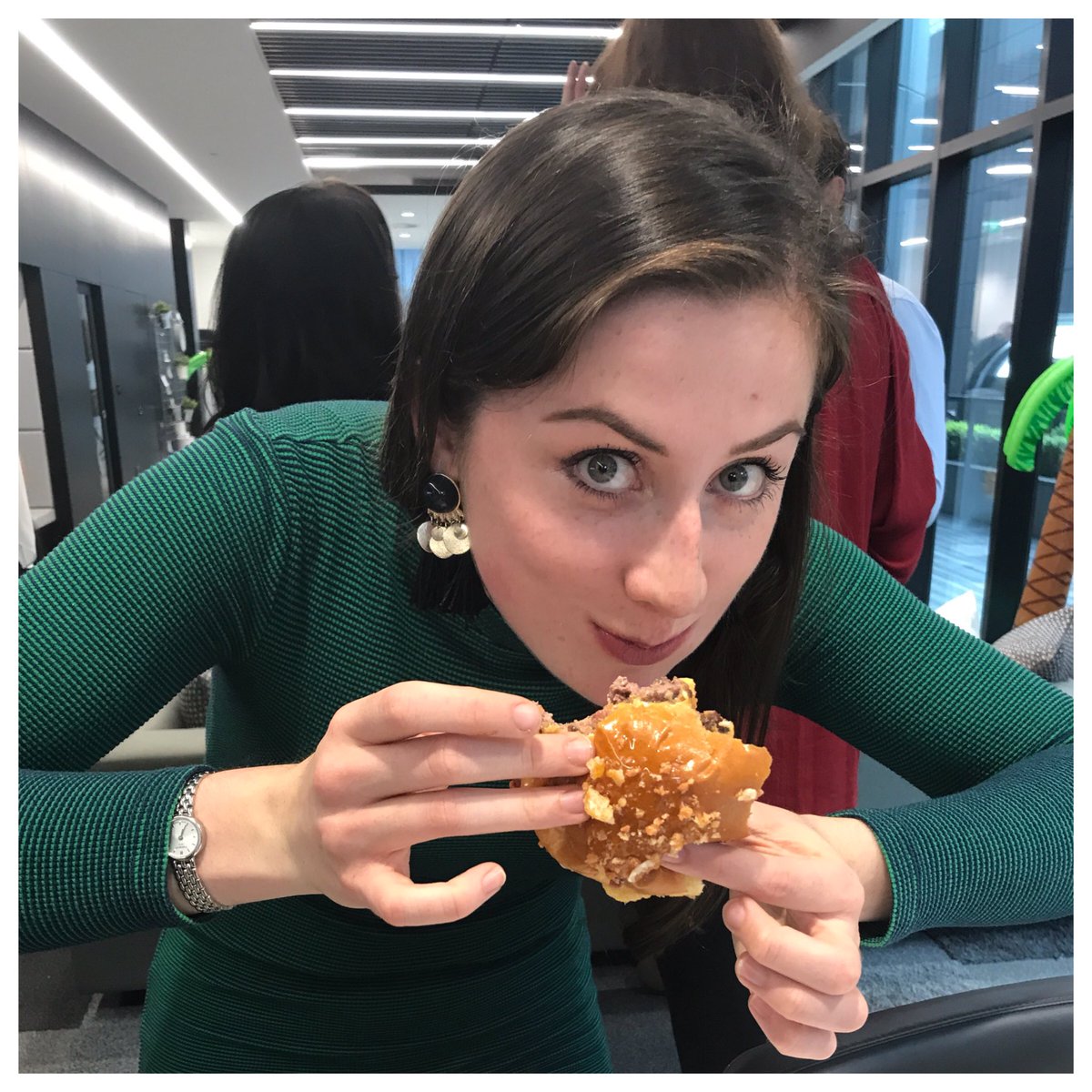 fraidifrida's tweet photo. Best burgers ever at #NotchSummerParty https://t.co/865Gd73cCU