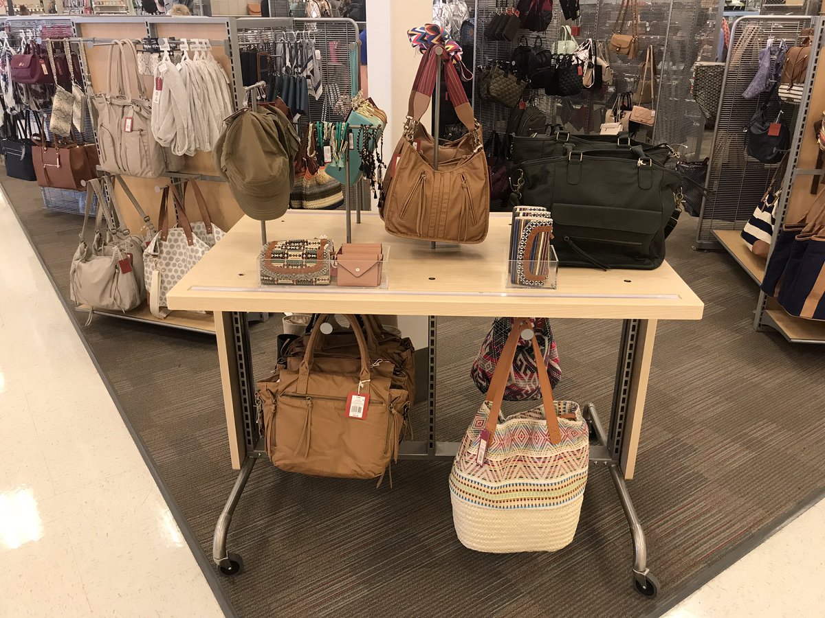 sarah_sklar1's tweet image. Giving accessories a face lift for the weekend! #1789 #backpacks #90sflashback