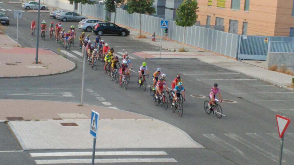FCiclismoCyL's tweet photo. Tarde muy completa para los chicos y chicas de la #SelecciónCyL preparando el Campeonato de España #CiclismoCyL https://t.co/MTpuegc0ct