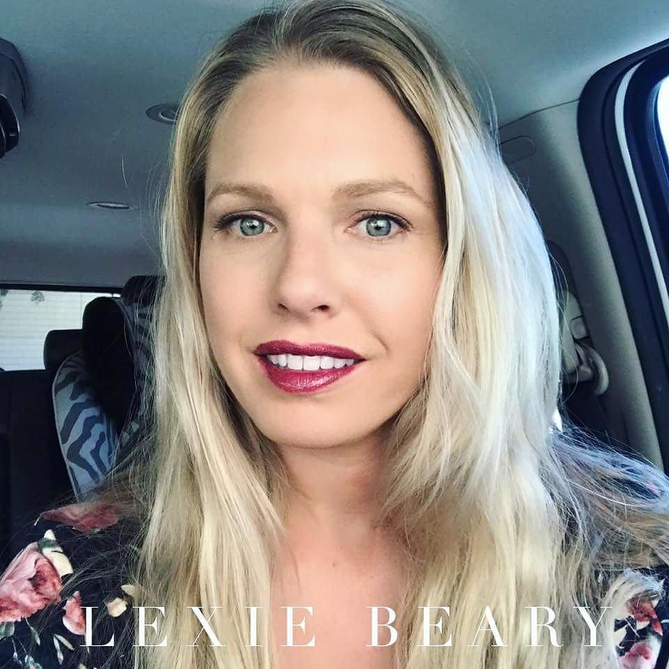 KissntellLips's tweet photo. Lexie Beary is in! 😍🍇 #lipsense #lippies #motd #liquidlip #lipsthatlast #makeup#temecula #menifee #sandiego #makeu… https://t.co/pftrkVgoVE https://t.co/KxaQf5Qhkg