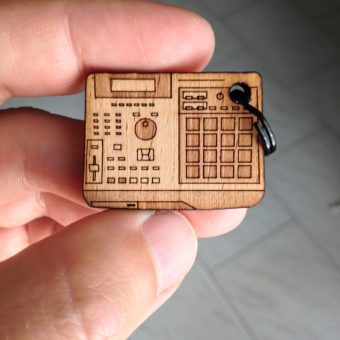 MusicStudioGear's tweet photo. MPC 2000XL Keychains https://t.co/rNKberwNAe https://t.co/CuRyV6YDss