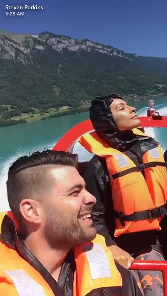 SlimSadieG's tweet photo. @DesiPerkins was out there in Switzerland looking like Becky from Finding Dory 😩 #sorrydesi #alittleshade https://t.co/aMt5K4wiyr