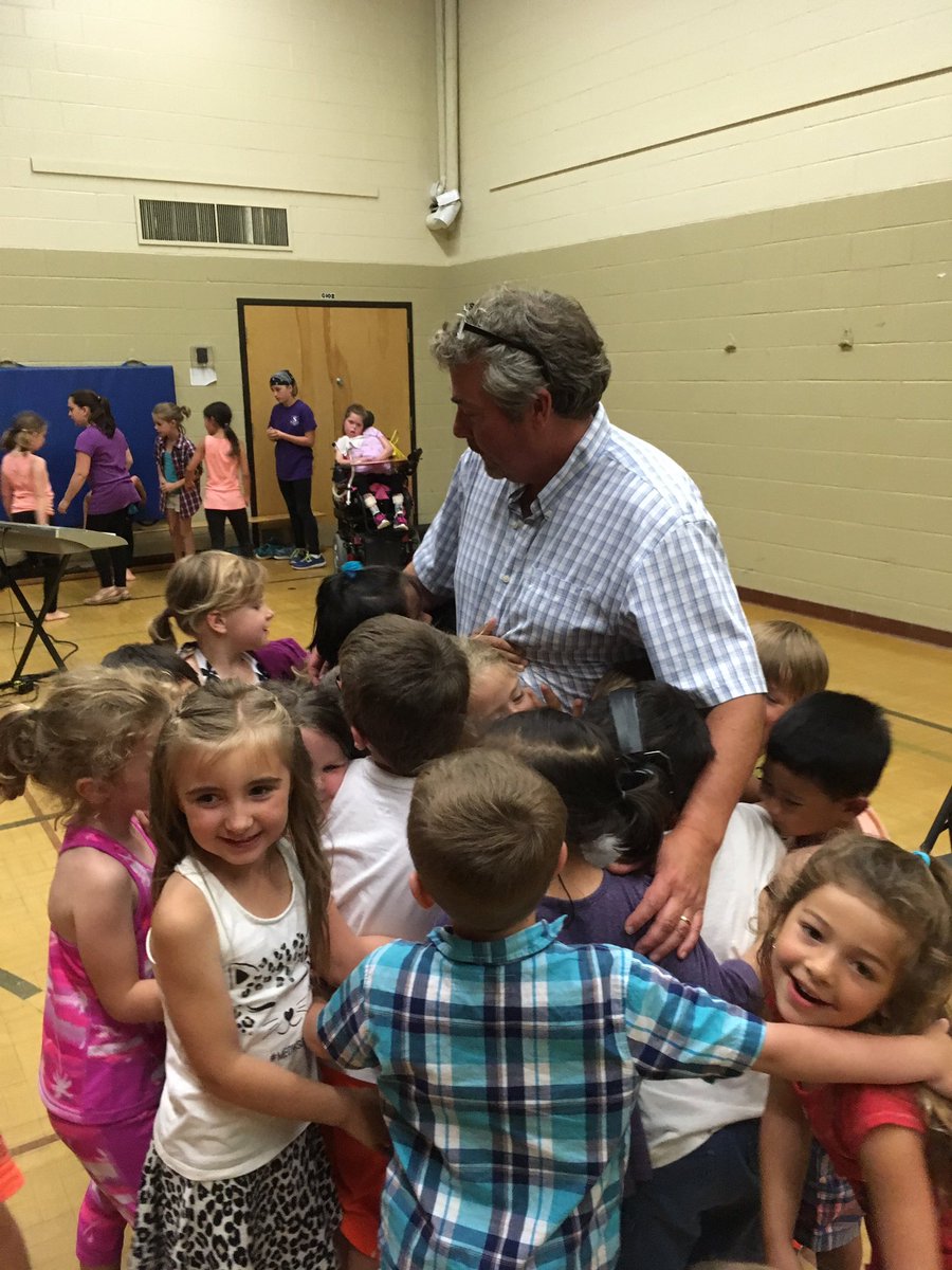 sandramfragoso's tweet photo. Saying goodbye to Mr.Perrault. #irishblessing https://t.co/1M3PHrJZNA