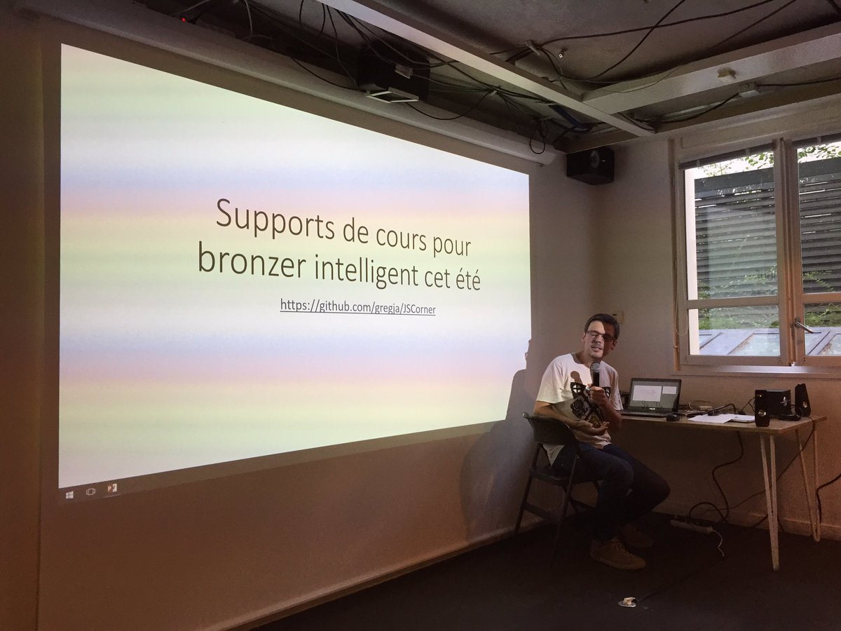CreaCodingParis's tweet image. La suite avec Gregory pour " bronzer intelligent" et nous parler d' #Axoloti 😎