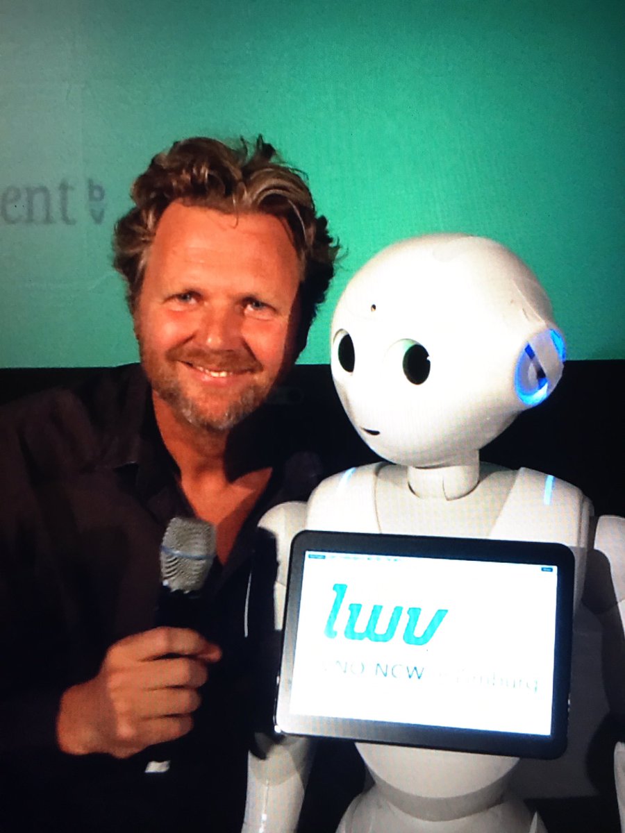 tomsligting's tweet photo. Net Wrap Up Comedy Show gedaan bij event van LWV, over Robotica. Werd gehackeld door Dexter.... #lh2017 https://t.co/QC5nVQBG4u