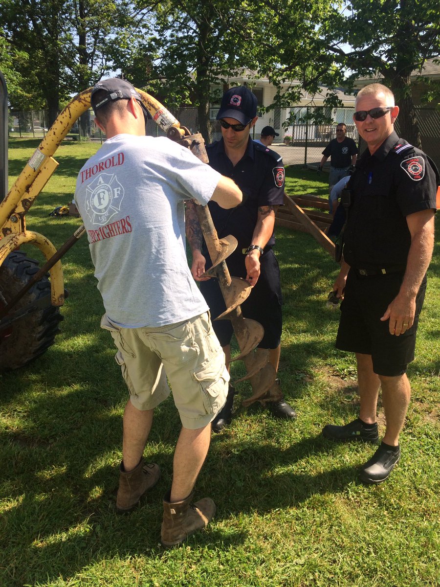 tpffa1182's tweet photo. Great day building the outdoor classroom for our friends @RSSRaptors !! @FireChiefSeth @dsbn @TerryUgulini  @TedLuciani @opffa https://t.co/8p1ZDfX7tk