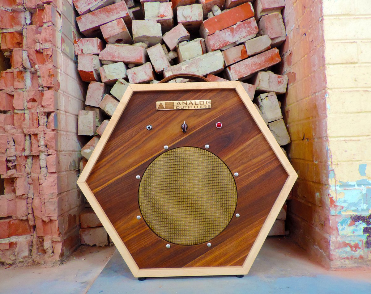 analogoutfitter's tweet photo. Serial #1 of the one knobbed combo! Come see this handsome amp in person July 13 at NAMM - We'll be in booth 1560. @NAMMShow https://t.co/VfkIbKPbt1