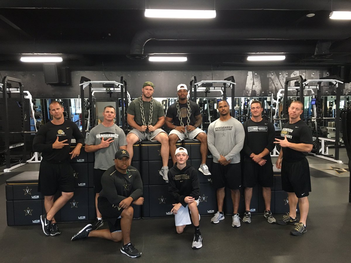 Bschumacher18's tweet photo. Great having @_willcompton and @Ameerguapo on campus this week.  Great people and great players.  #RTI https://t.co/3yl5gbcrk6