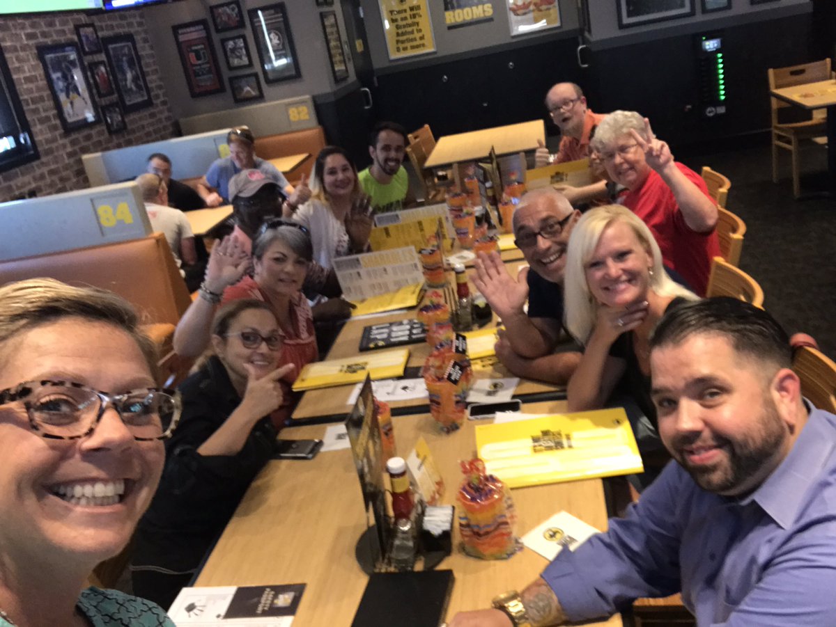 rpixler9's tweet photo. NAC lunch in action!! #myONboardingisbetterthanyours #mycoachesROCK @AnthonyOteroJr @vortiz888 @kelm_donna https://t.co/YzUH6pAtXt
