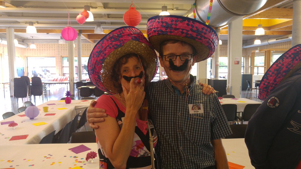 EntityKoen's tweet photo. Ann & Stijn gaan er helemaal in op ! #IoTFest @nmct_howest https://t.co/amSazuS1bA