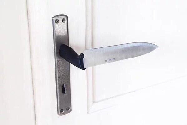 Safety Language
Ukhiyile Emnyango????