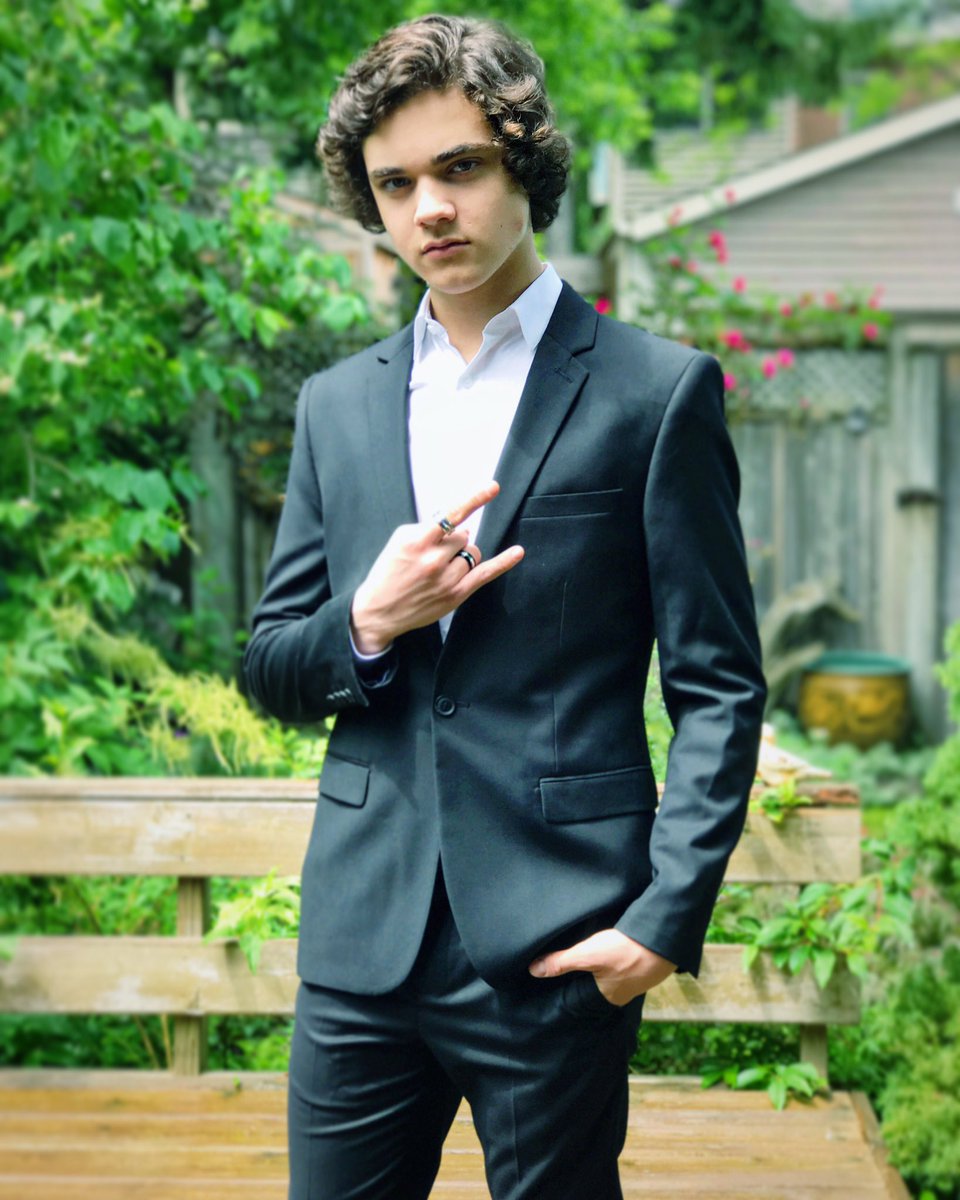 _alexanderstew's tweet photo. Prom 2017. https://t.co/qIicdXbtCg