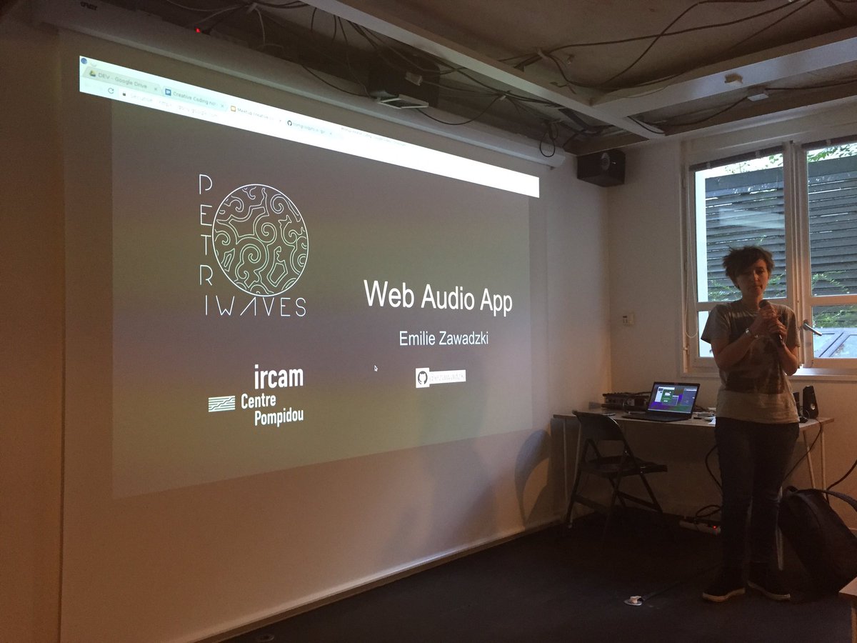 CreaCodingParis's tweet image. On finie avec Emilie  qui nous parle d'une expérience visuel et sonore via une application web !!