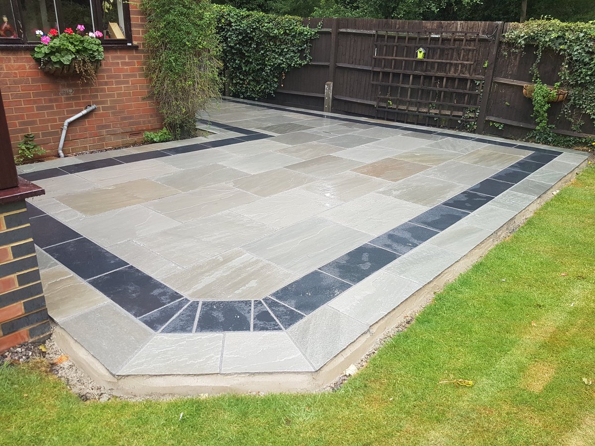 Adsungroup's tweet photo. Latest completed patio in Hertfordshire. Kandela Grey #Sandstone with Midnight Black #Limestone border.
Thanks @_LONDONSTONE for supplying! https://t.co/wu7nRi5lr4