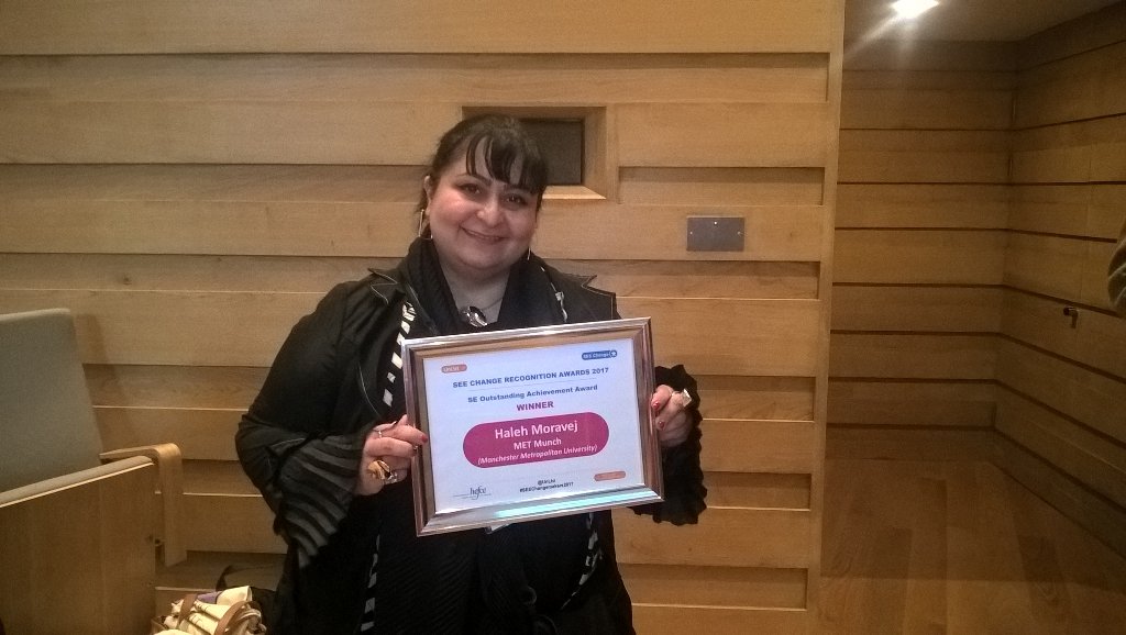 Nickala5's tweet photo. Thrilled to see @FlourishCiC mentee & mentor @HalehMoraveg @METMUnch win @UnLtd @Hefce #SEEchangemaker award today https://t.co/qmUN4r3RZQ