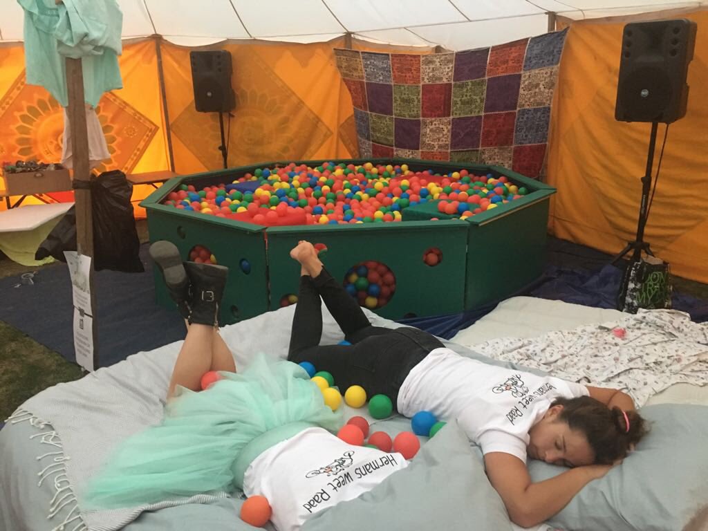 Dit weekend stonden we op <a href="/TheaterAvenue/">TheaterAvenue</a> in Nijmegen! Wie komt er 9 juli kijken in Zundert? #juni #ballenbak #hwr