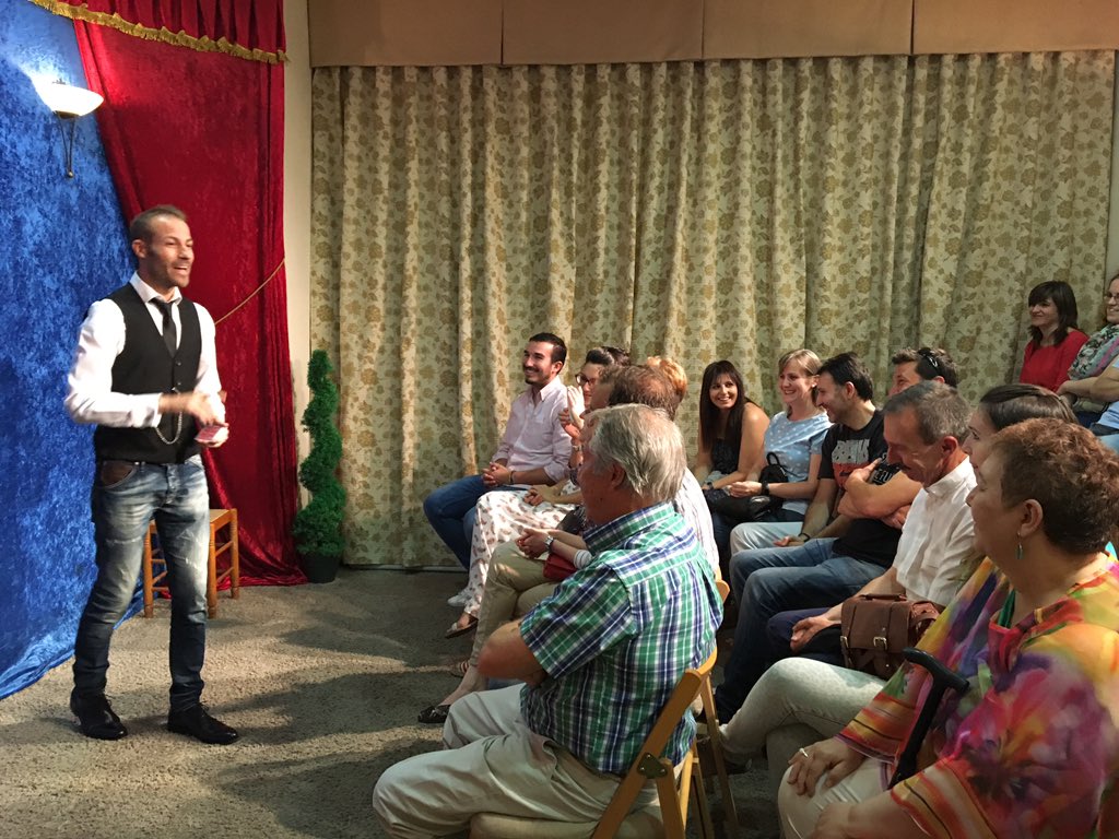 EscuelaAnaT's tweet photo. Comienza la Muestra de alumnos en saloncito mágico #Frakson 👏🏻👏🏻👏🏻 https://t.co/nmG5SeWfMy
