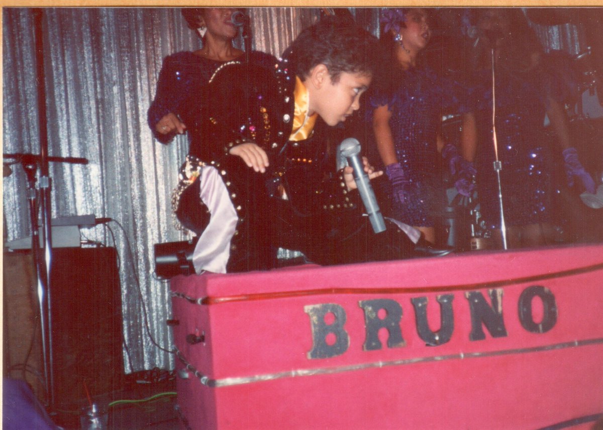 stvngntr's tweet photo. This photo was taken the last time I saw @BrunoMars perform! I think I was 9, in Hawaii. Excited to see him again! #CLUS #CLUS17 #CiscoLive https://t.co/nikiZRIvXy