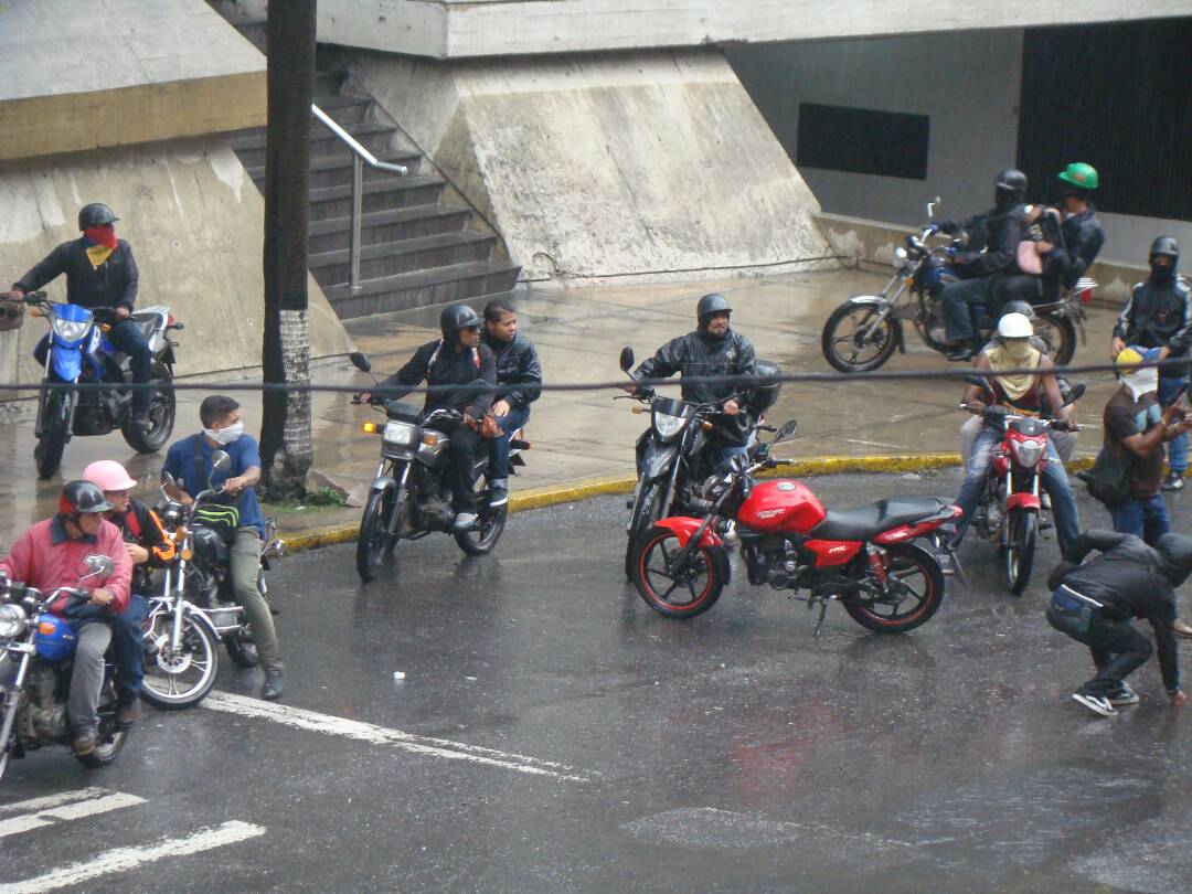 Tag 28jun en El Foro Militar de Venezuela  DDbmEnIXcAESisc