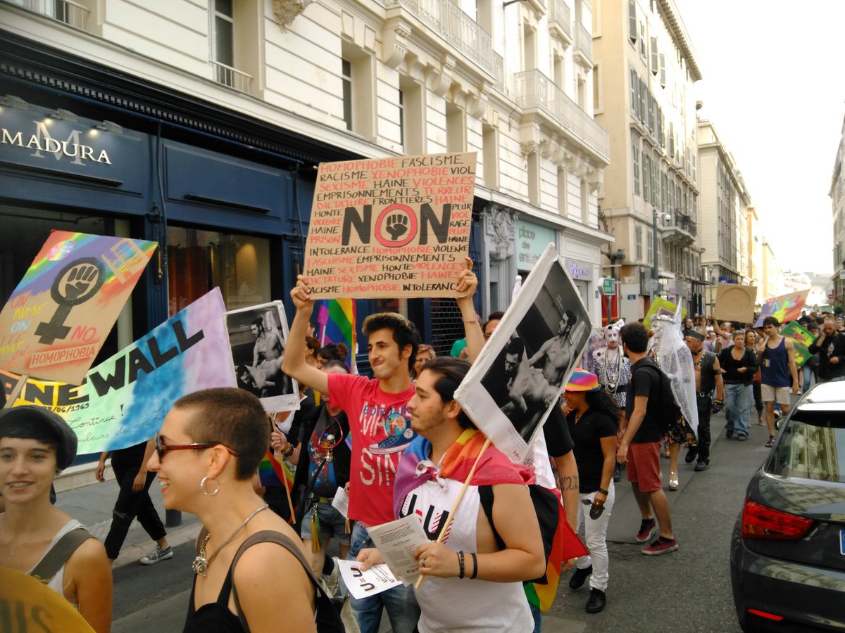ManifVPT's tweet photo. #Rainbowmarch Marche #queer militante de visibilité #LGBTQ à #Marseille en mémoire de #Stonewall ! https://t.co/iP4yoNkK3t