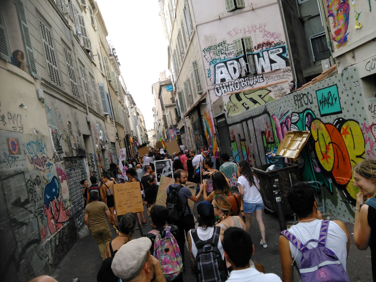 ManifVPT's tweet photo. #Rainbowmarch Marche #queer militante de visibilité #LGBTQ à #Marseille en mémoire de #Stonewall ! https://t.co/iP4yoNkK3t