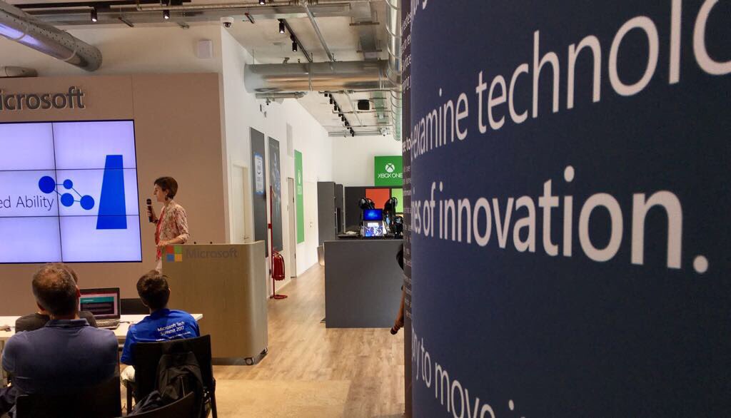 bconsu1's tweet photo. #Microsofthouse #ConnectedAbility https://t.co/hFUamFPovb