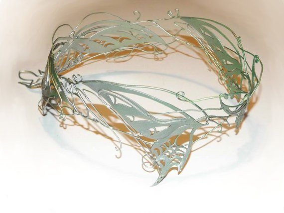 CandaceArtist's tweet photo. If you need an #Arwen #Circlet for #weddings or #cosplay, i'm your girl https://t.co/1h3fFBqLc0 #handmadehour #LOTR https://t.co/Roj2di0YYo