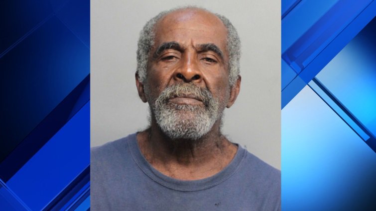 Man is accused of raping woman on Lincoln Road in Miami Beach bit.ly/2tlOmpK https://t.co/Xp5fpvogyS