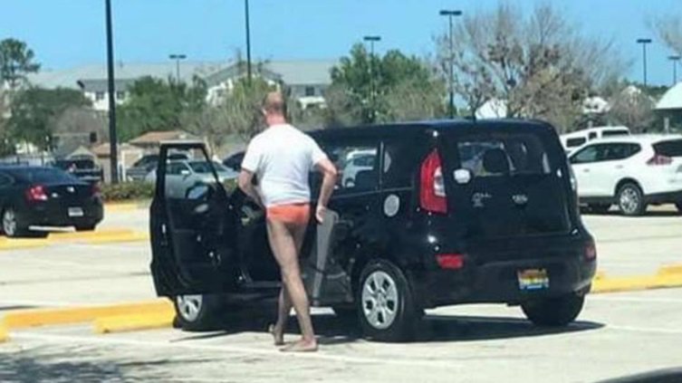 Deputies search for a cross-dresser who is accused of leaving panty hoses on parked cars bit.ly/2s3czxx https://t.co/33tfwl0GD5