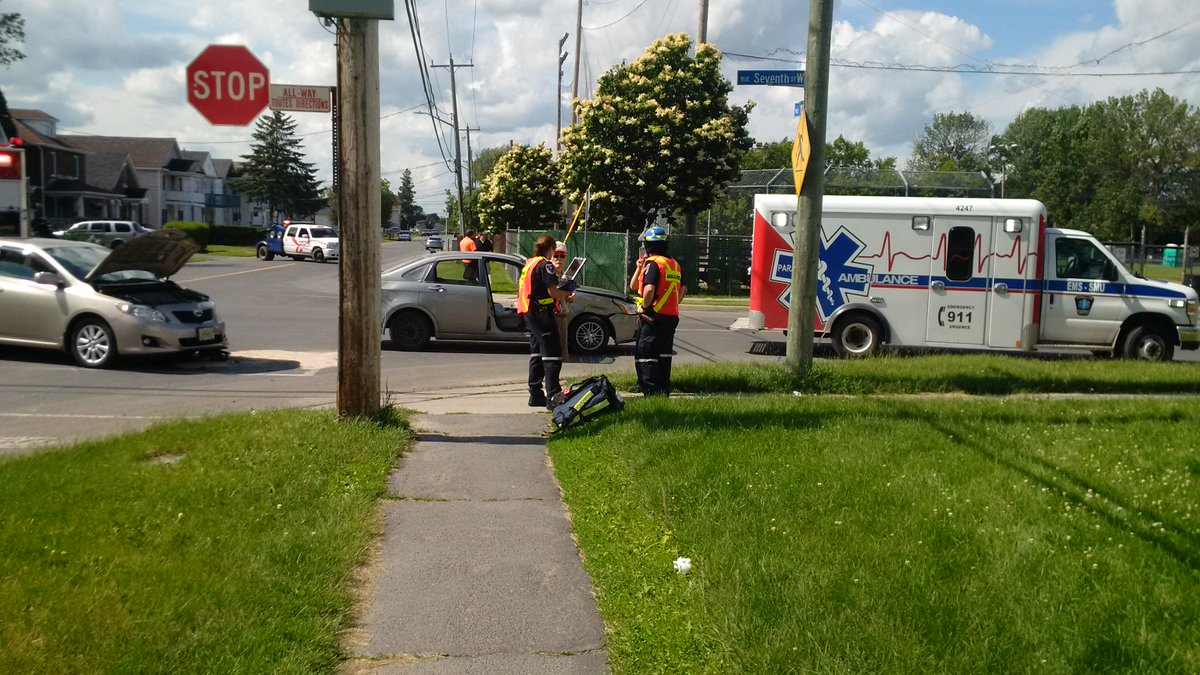 Both drivers have been checked over my paramedics. @mylescassidy911 https://t.co/p7JMKtuubC