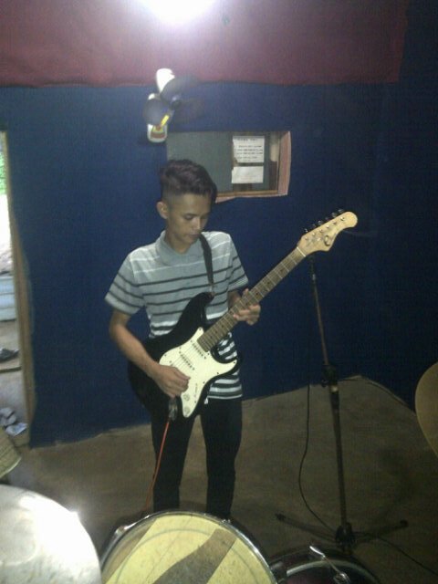 Sekedar melepas lelah.. Dan sembunyi