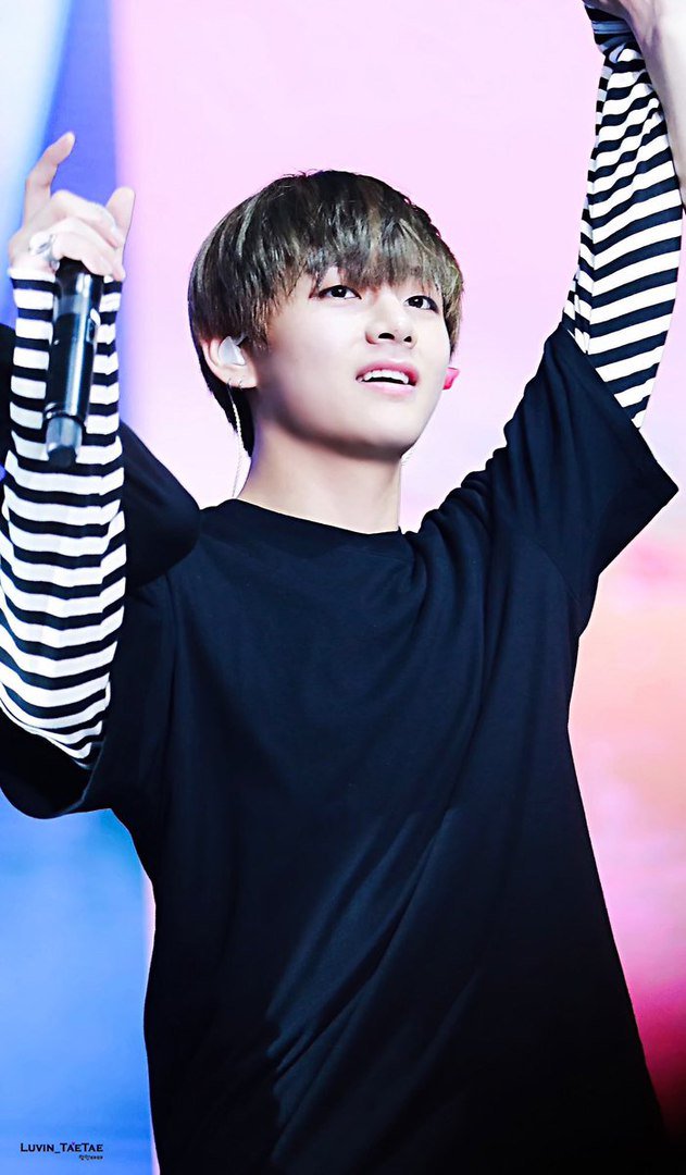 maydaymoor's tweet photo. ✨ P i c s ✨
#BTS
#BTS4thAnniversary
#BTS4YearsArmyProject
#BTSFESTA2017
#BTSHomeParty
#BTSARMY
#BTSWingsTourinManila https://t.co/BTOvbkJbdT