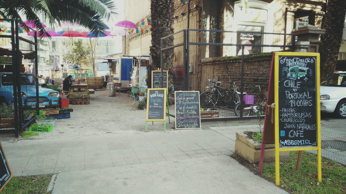 Bulldog_FTchile's tweet photo. Estamos en plaza Padre Mariano 140 , ven a probar los clásicos al estilo de Bulldog #streetfood #bulldogfood https://t.co/ijHehJ6PRQ