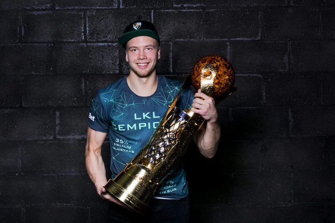 View image on Twitter