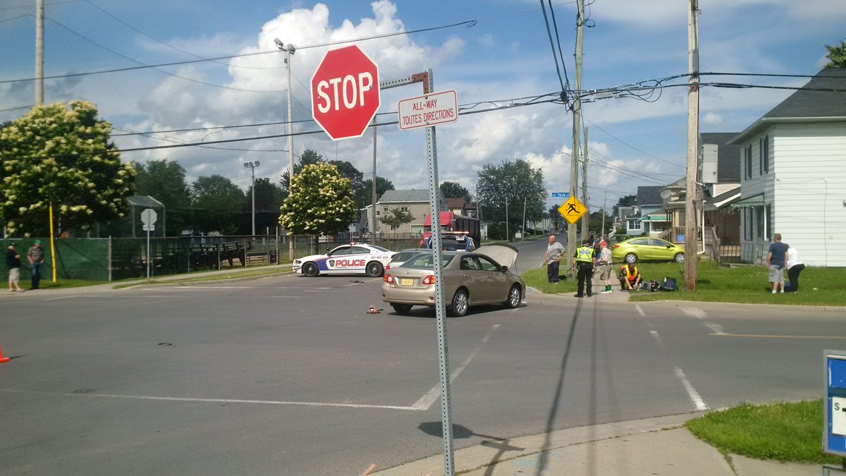 The scene as of 3:54pm. Police still directing traffic at 7th/York.  @CCPSTRAFFIC https://t.co/A2TBCASp4d