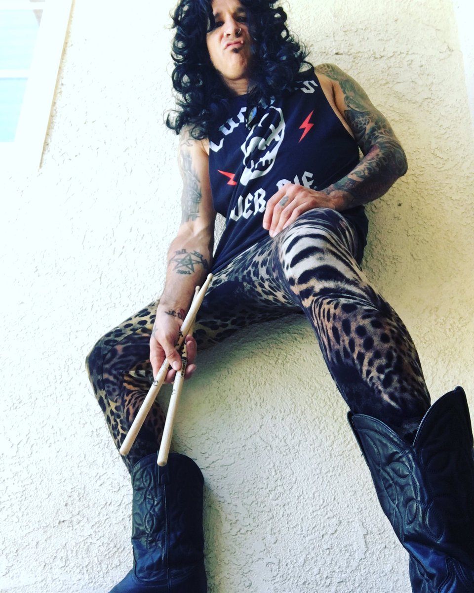 Working on my new side band!
Stay tuned! #stonesour #80s #buttrock #promarksticks <a href="/promarksticks/">ProMark Drumsticks</a>